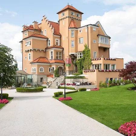 Schloss Moenchstein Salzburg