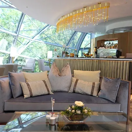 Hotel Schloss Moenchstein 5*