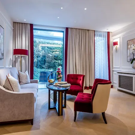 Schloss Moenchstein Salzburg