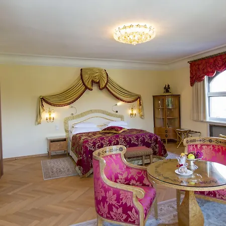 Ξενοδοχείο Schloss Moenchstein 5*