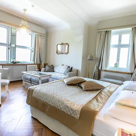 Schloss Mönchstein Hotel 5*