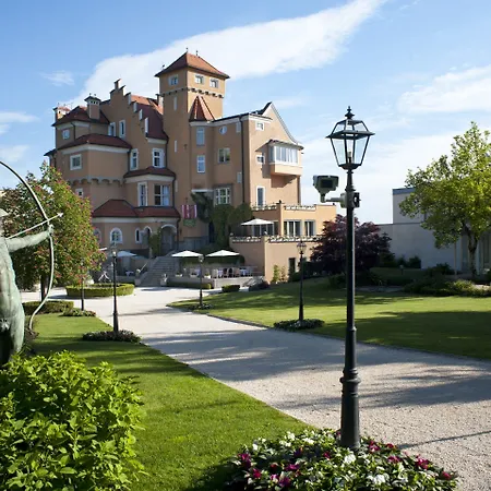 Schloss Mönchstein 5*