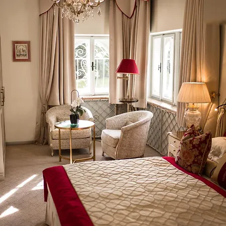 Schloss Mönchstein 5*