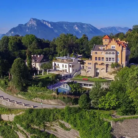 Hotel Schloss Moenchstein