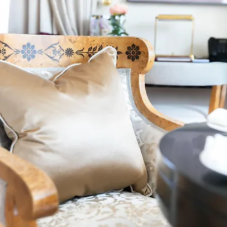 Hotel Schloss Moenchstein