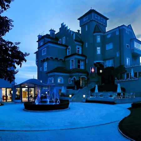 Hotel Schloss Moenchstein